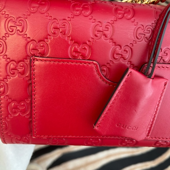 Gucci small padlock red handbag. Bought from Gucci store in Montréal - Picture 5 of 15